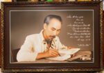 Tranh ảnh Chủ tịch Hồ Chí Minh ngồi làm việc – IN173